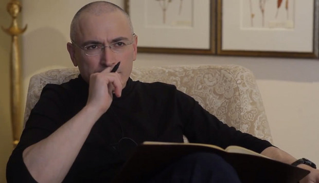 Michail Chodorkovskij poskytuje svoje prvé interview po jeho prepustení z väznice Jevgeniji Albatsovej