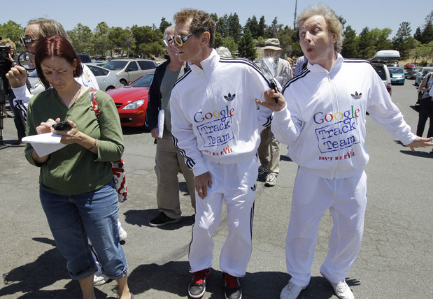 Protest pred sídlom Google proti zhromažďovaniu údajov o užívateľoch  bez ich osobného súhlasu 