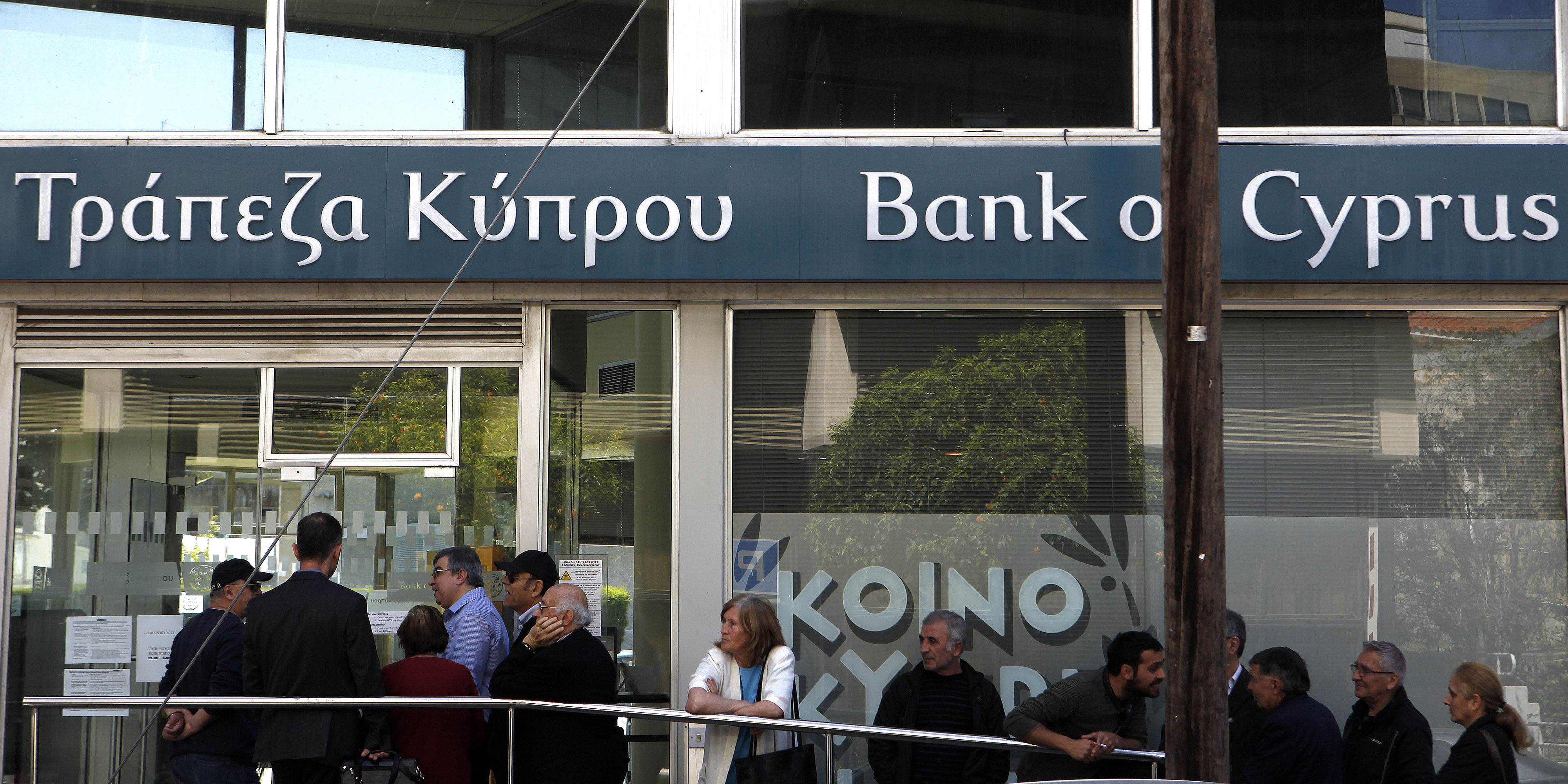 Na Cyprus dorazili kami�ny pln� pe�az�