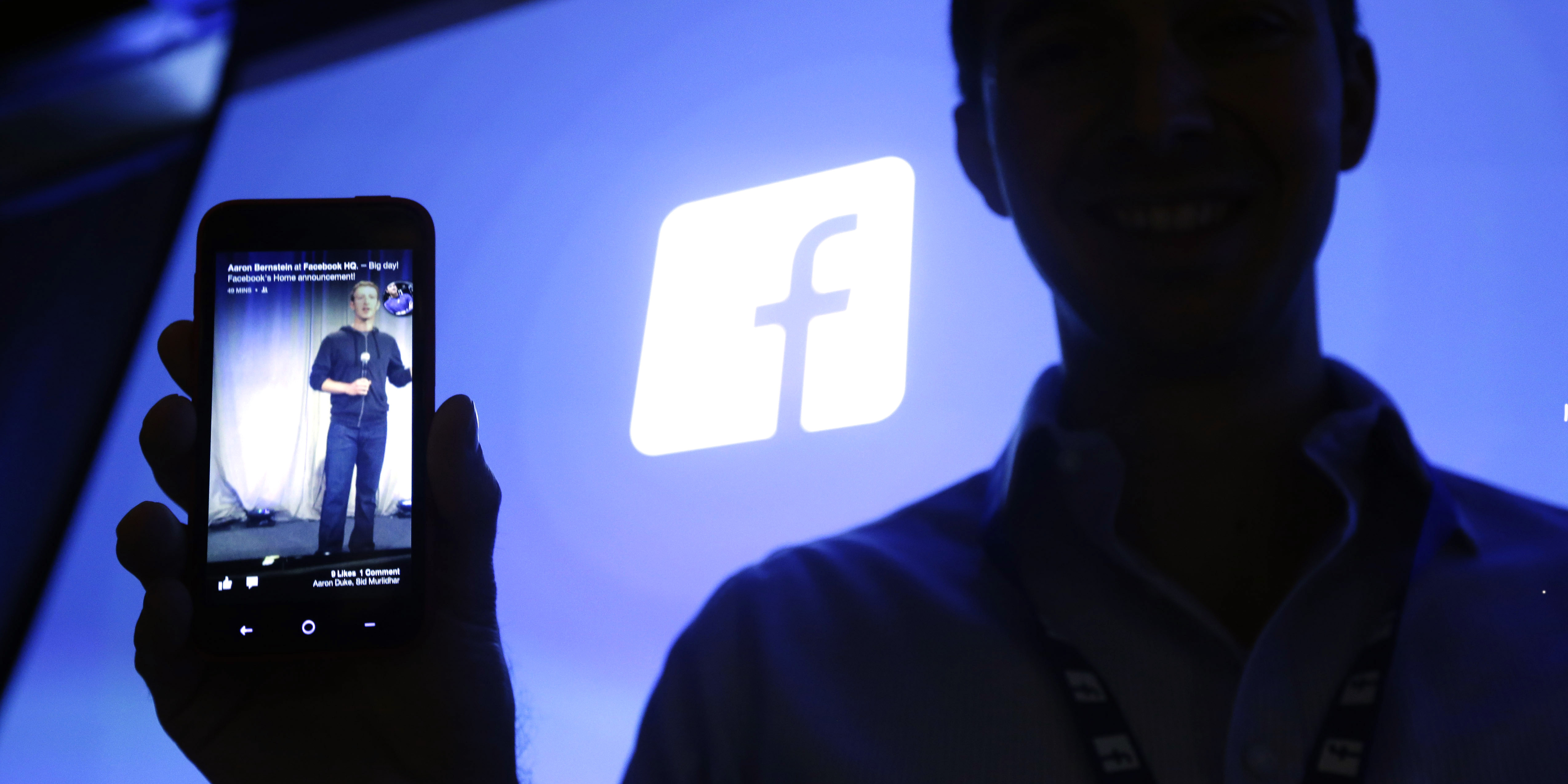 Facebook siaha kr�ovi na korunu, i ke� v mobilnej inzercii je len nov��ik