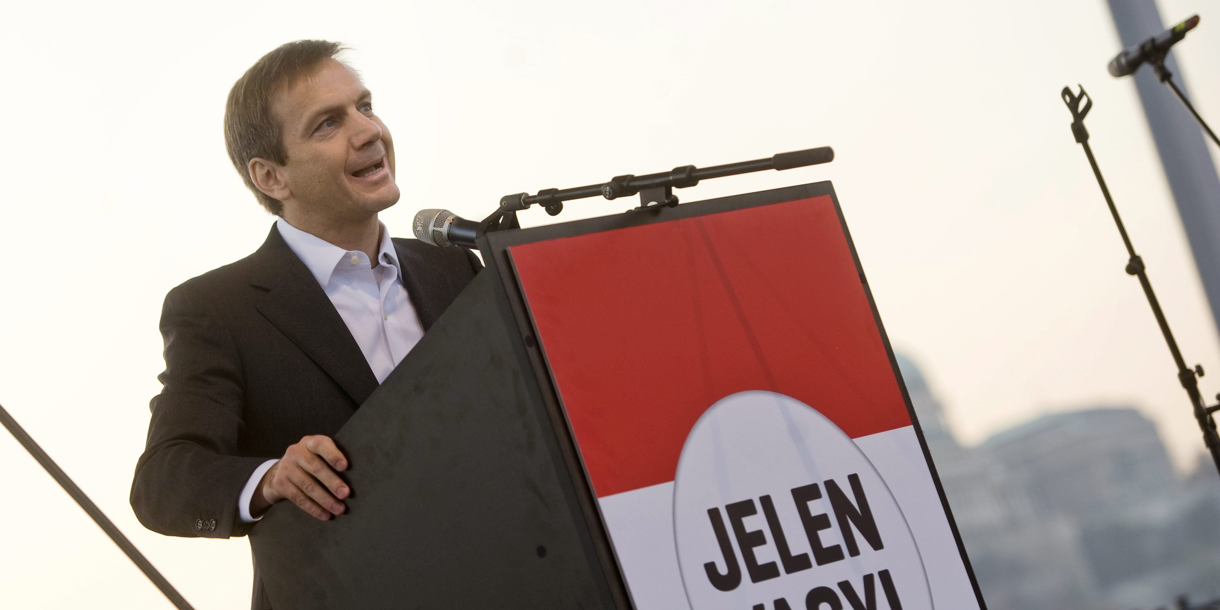 Z Ma�arska odch�dzaj� banky, nep��i sa im privysok� zdanenie