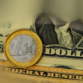 Euro kleslo pod paritu s dolárom Euro kleslo pod paritu s dolárom