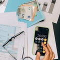 Aj na Slovensku prudko rastú obavy z platenia účtov Aj na Slovensku prudko rastú obavy z platenia účtov