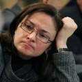 Konzervat�vna ��fka centr�lnej banky: Rusk� �rokov� sadzby by mohli smerova� e�te ni��ie