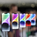Bloomberg: Apple up���a od nav��enia v�roby iPhonov, dopyt po nich slabne