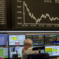 Eur�pske akcie klesaj� kv�li nap�tiu medzi Ruskom a Ukrajinou