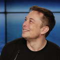 Musk nakupoval akcie Tesly, z prepadu sa vysmieva