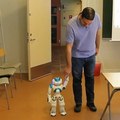 Kone�ne: V banke namiesto �ud� za�n� pracova� roboty