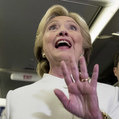 Ak vyhr� Clintonov�: Jej ekonomick� politika a vplyv na trhy