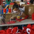 Pozrite si miesto, kde sa rodia v�etky tie lacn� viano�n� g��e a plastov� snehuliaci