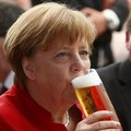 Monet�rna politika ECB na ekonomiku nezaber�, Eur�pa hodila spiato�ku