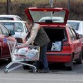 Nak�pi� a nevypn�� motor: Experiment drive in supermarketu vo Viedni