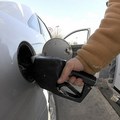 Drahšie tankovanie: Medziročne šla nafta aj benzín hore, ropa je dnes na dvojročnom maxime Drahšie tankovanie: Medziročne šla nafta aj benzín hore, ropa je dnes na dvojročnom maxime