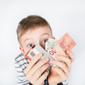 V t�chto d�och za�ne chodi� rodi�om vy��ia mzda o zv��en� da�ov� bonus