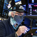 Dow na 30�000 bodoch: Trump sa chv�li posledn�m m��nikom na trhoch