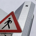Veľké škrty Deutsche Bank: Zruší štvrtinu pobočiek a z niektorých krajín odíde Veľké škrty Deutsche Bank: Zruší štvrtinu pobočiek a z niektorých krajín odíde