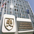 Agent�ra, ktor� mala zanikn��, na�alej vykon�va �innos�