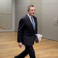 Draghi ozn�mil ukon�enie pokr�zov�ch stimulov, ECB prech�dza na reinvest�cie