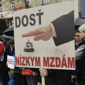 Porovnanie hodinovej mzdy: Z�pad v�platoch dobiehame pomaly