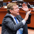 Da� z finan�n�ch transakci�: Zmies� zo stola ju dok�u len ve�k� ekonomiky