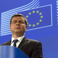 E� odhalila pl�n na pomoc krajin�m, ktor� chc� prija� euro