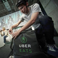 Uberu tax�ky nesta�ia, v Eur�pe za��na s rozvozom jedla