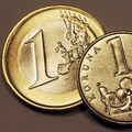 Intervencie na oslabenie �eskej koruny firmy v�taj�, ekon�movia kritizuj�
