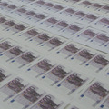Zru�te 500 eurov� bankovky, nemaj� zmysel!