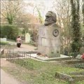 Ak t��ite nav�t�vi� Marxov hrob, mus�te zaplati� vstupn�!