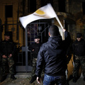 Cyprus sa vyhol bankrotu, ministri euroz�ny schv�lili z�chrann� bal�k