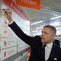 Vl�da zni�uje DPH na niektor� potraviny, pre porovnanie ceny maj� sl��i� dvojit� cenovky v obchodoch