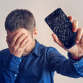 ��tos� nad rozbit�m telef�nom
