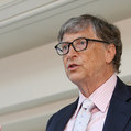 Sna�me sa udr�a� si glob�lny trh: Gates kritizoval Trumpa a Sandersa za presadzovanie ekonomickej protekcie