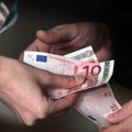 Euro oslabilo vo�i dol�ru aj oproti jenu