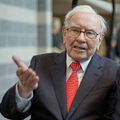Rast akci� Berkshire Hathaway nav��il majetok Warrena Buffetta na 100 mili�rd dol�rov