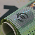 Euro kleslo pod hranicu 0,99 USD, je najslab�ie za 20 rokov
