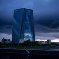 ECB: Bank�m v euroz�ne st�le ch�baj� ciele v oblasti klimatick�ch riz�k