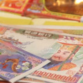Ter�om v�smechu: Nov� bankovky vyzeraj� ako pekeln� peniaze