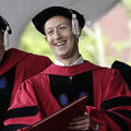 Mark Zuckerberg je za rozd�vanie pe�az�: Ka�d� z n�s mus� ma� �as sk��a� nov� n�pady