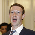 Nie�o tu��: Pre�o sa Zuckerberg zbavuje akci� Facebooku