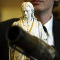 Finan�n� priekopn�k Isaac Newton: Vedec, ktor� spanik�ril pri nafukuj�cej sa bubline