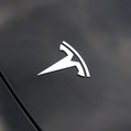 Tesla dosiahla míľnik, jej zisk prekročil 1 miliardu USD Tesla dosiahla míľnik, jej zisk prekročil 1 miliardu USD
