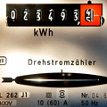Dom�cnostiam sa zn�ia ceny elektriny aj plynu