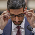 Larry Page a Sergey Brin odst�pili: Alphabet potrebuje vojnov�ho gener�la