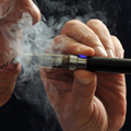 USA zva�uj� regul�ciu e � cigariet, nepatria do r�k neplnolet�m