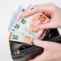 Nomin�lne mzdy sa v auguste medziro�ne zv��ili vo v�etk�ch odvetviach