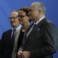 Euroz�na u� prekonala bod obratu,ale st�le potrebuje podporu ECB
