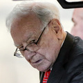 Warren Buffett sa s�ahuje z novinov�ho biznisu 