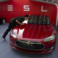 Hlavn� investor Tesla: Akcie by mohli st�pnu� na 4000 dol�rov, ale len bez privatiz�cie