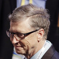 Gates: Na z�kladn� pr�jem je pr�li� skoro, ale postupom �asu bud� krajiny dostato�ne bohat�